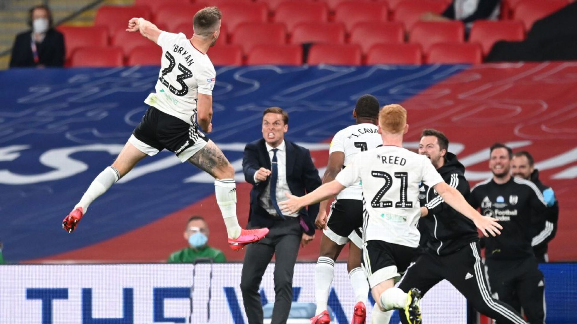 逆境中奋勇 逆境中奋勇